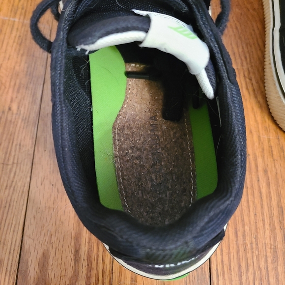 Cariuma Valley Sneaker - Picture 6 of 8